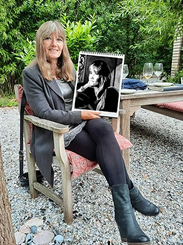 anja noordmans poseert met eigen werk